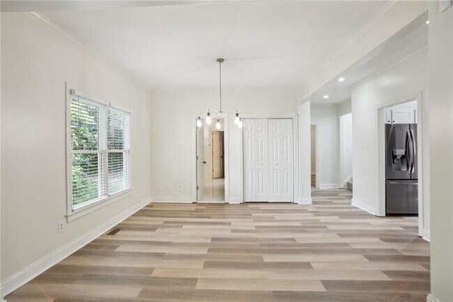 Building Photo - 2640 Oakdale St NW