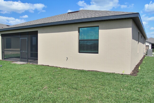 Building Photo - 14848 Portico Blvd