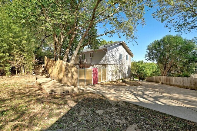 Building Photo - 6210 Shadow Valley Dr