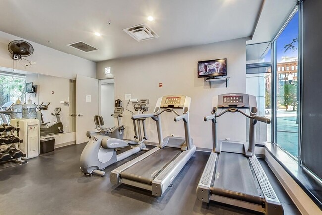 Building Photo - 451 W Huron St