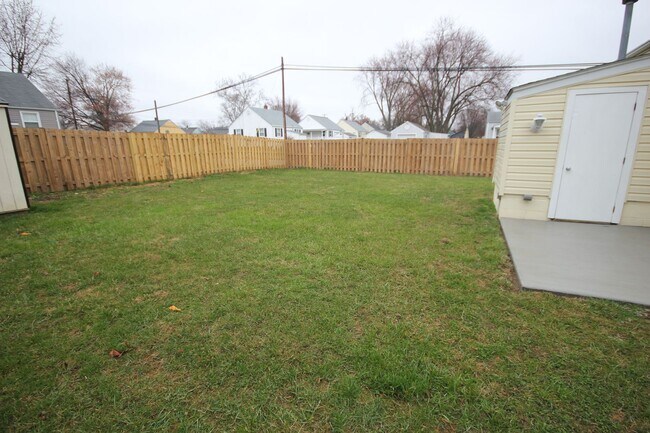 Building Photo - Renovated 2 Bedroom, 1 Bath Single-Family Home