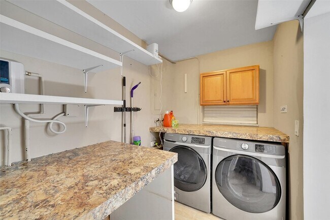 Building Photo - 1736 NW 38th St