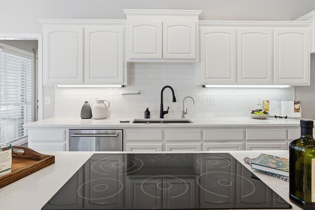 Building Photo - 408 W Fairway Ct