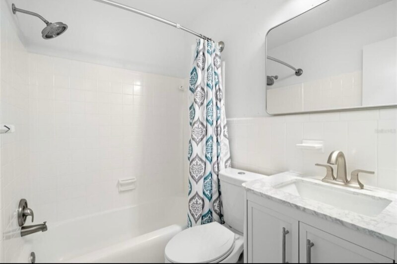 Building Photo - 185-187 38th Ave SE