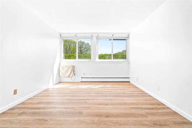 Building Photo - 5 Wyndover Woods Ln