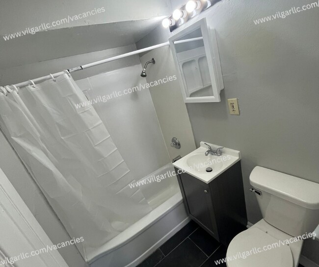 Building Photo - 3 Large Bedrooms (Oversized Master) • 1 Bathroom • Single-Family Home