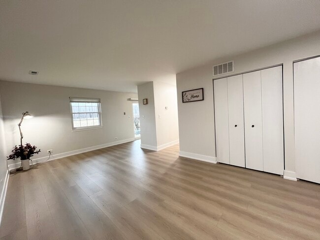 Building Photo - 66 Gant Cir