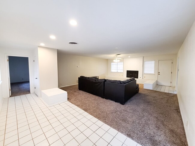 Building Photo - 2900 Goddard Pl