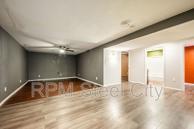 Building Photo - 4645 Ridge Dr