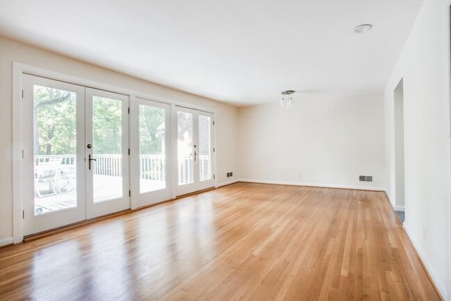 Building Photo - 1655 Ridgewood Dr NE