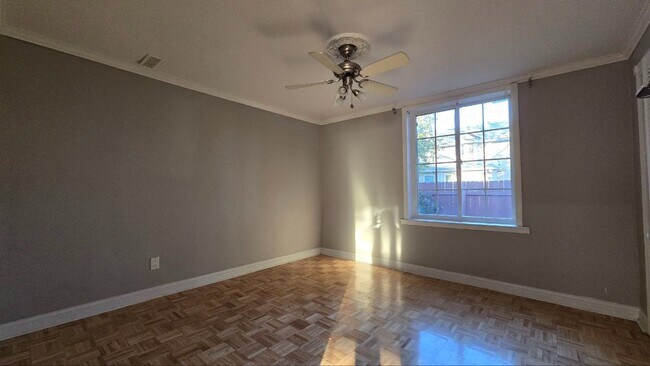 Building Photo - Large 5-Bedroom Home with Backyard Pool, Garage & Fenced Yard