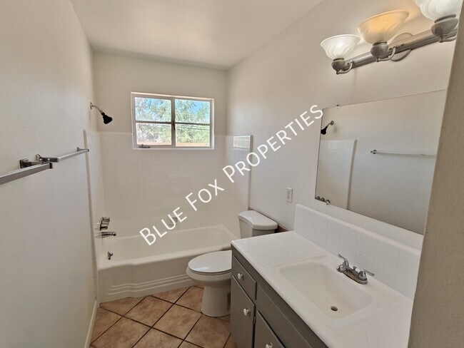 Building Photo - 3857 E Edison Pl