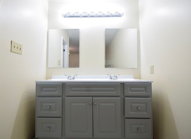 Building Photo - Coming Soon w/ New Interior Paint- 3 Bedroom 2 Bathroom- No Pets