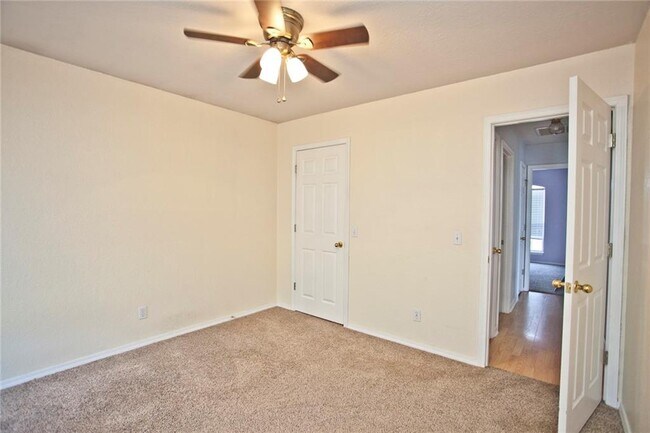 Building Photo - 281 Stein St