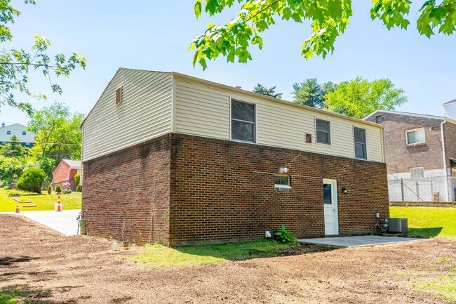 Building Photo - AVAILABLE JULY 1ST! Don't miss this STUNNING & UPDATED 3 bedroom in Baldwin!