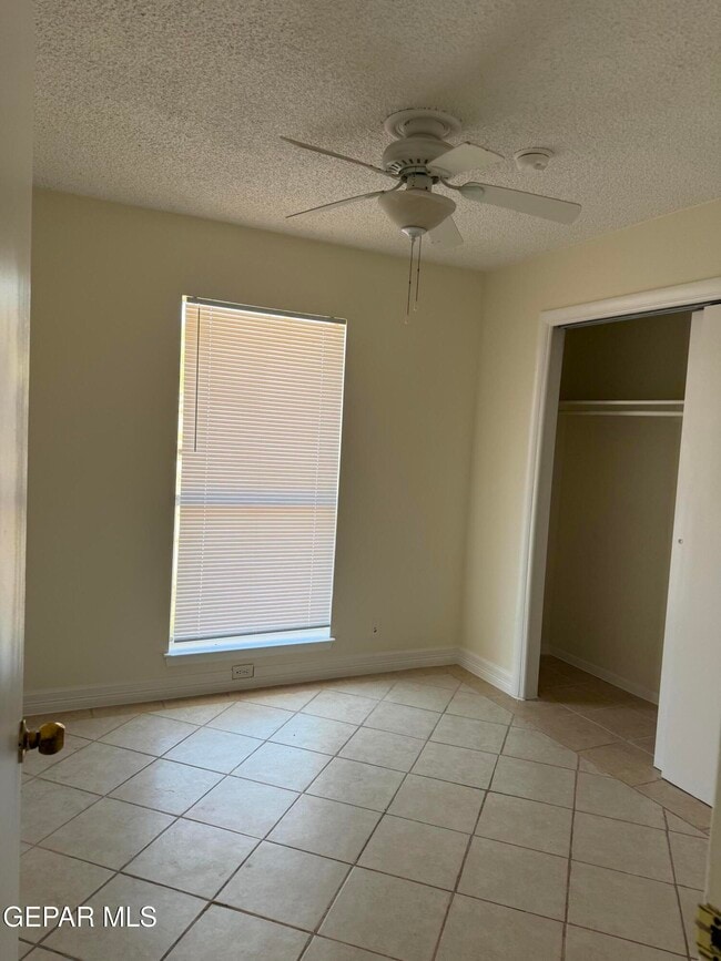 Building Photo - 8916 Leo St