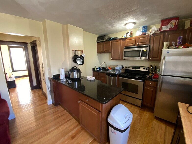 Building Photo - 221 Holland St