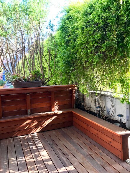 Deck - 555 Bartlett St