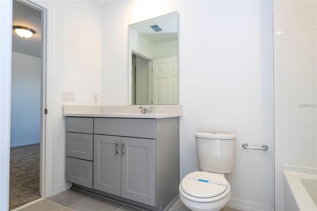 Building Photo - Elegant & Comfortable Home with Granite Kitchen in Prime St. Cloud Location