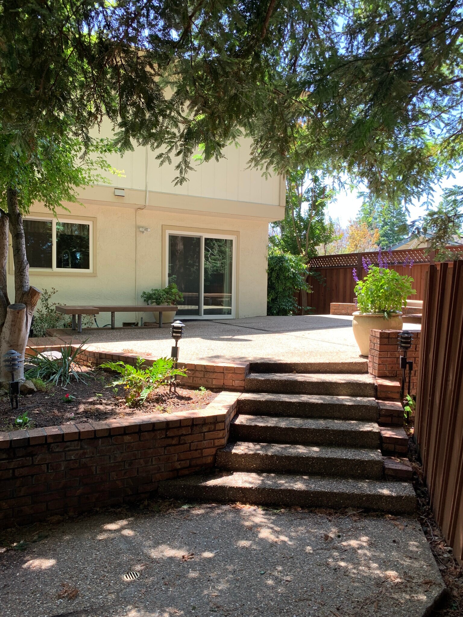 Building Photo - 1819 Yolanda Cir