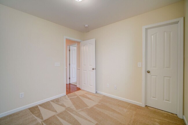 Building Photo - 3/BD - 2.5/BTH  Well Maintained Home in Li...