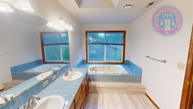 Building Photo - Hidden Springs in West Linn! Pets Friendly! Room To Roam