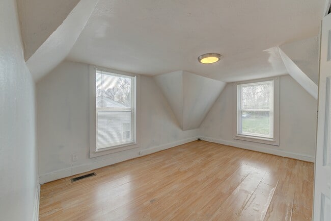Building Photo - 6136 Jackson Ave