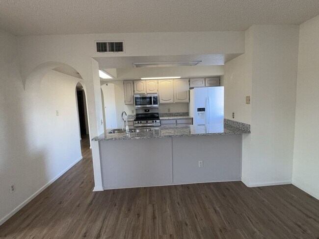 Building Photo - Great two story, 3 bedroom, 2.5 bath home