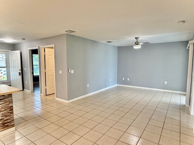 Building Photo - 2BR 2BA Updated Duplex in Sebastian Highlands