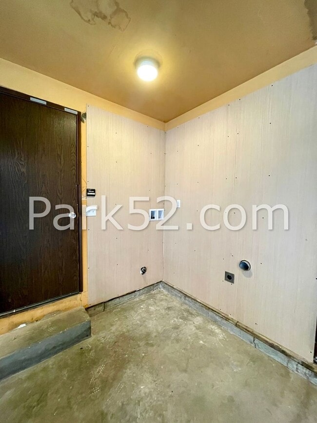 Building Photo - $500 Off First Full Month! -3 Bedroom Ramb...