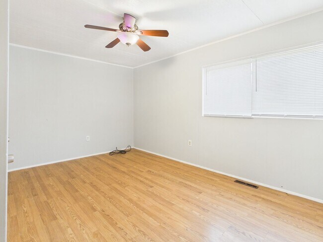 Building Photo - 3426 Delaware Ave