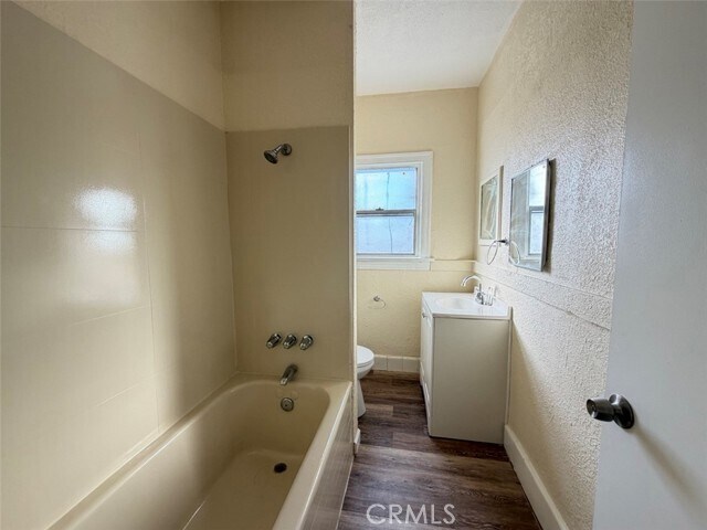 Building Photo - 932 W 74th St