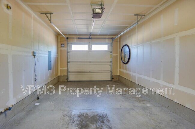 Building Photo - 8019 NE 61st St