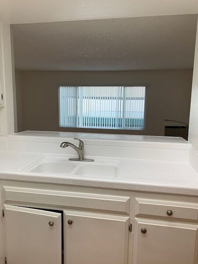 Interior Photo - 820A/