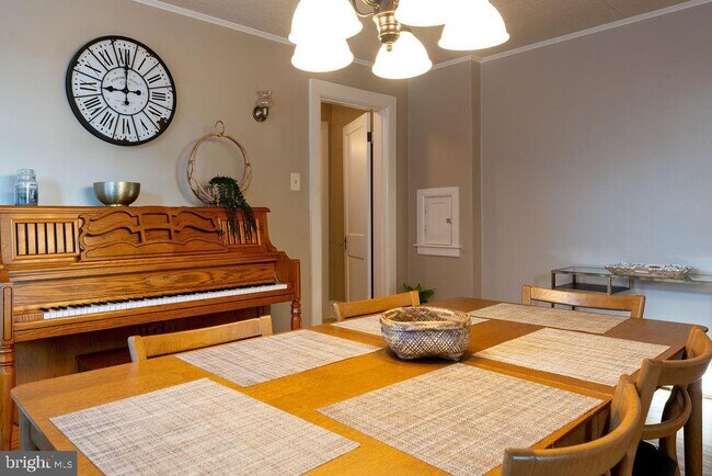 Building Photo - 313 Frederick St