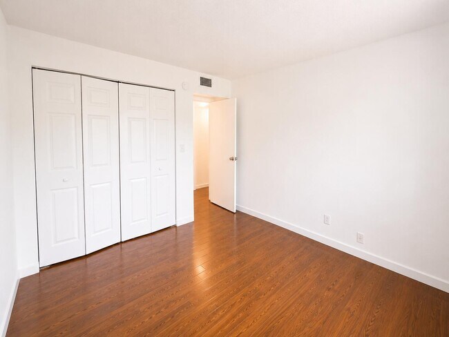 Building Photo - 5728-5728 Blueberry Ct