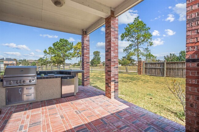 Building Photo - 23010 Prairie Lake court