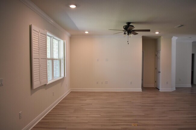 Building Photo - 173 Picnic Pl