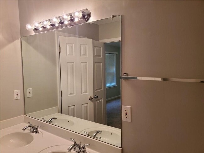 Building Photo - 4133 Howell Park Rd