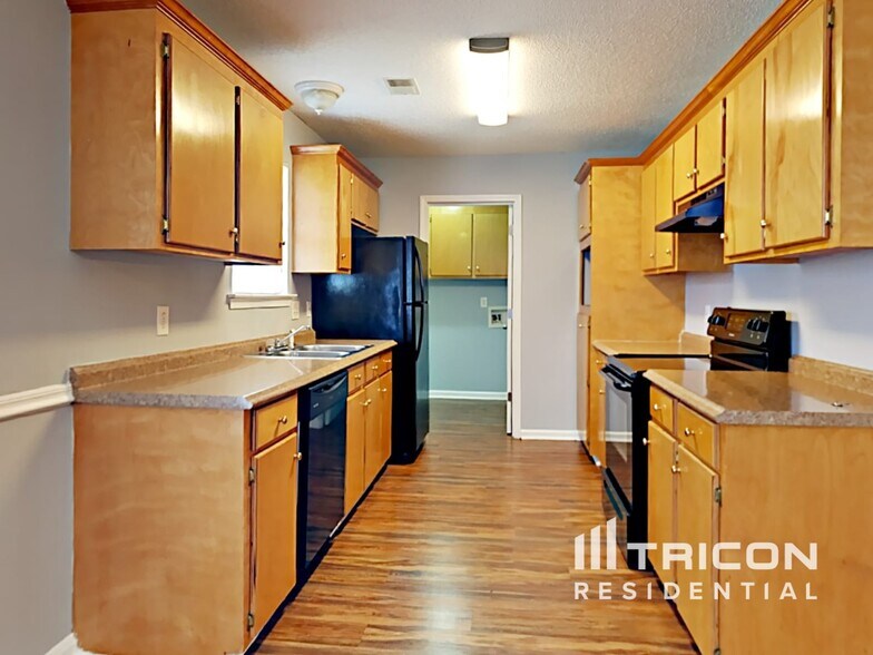 Building Photo - 744 N Shadowbrook Dr