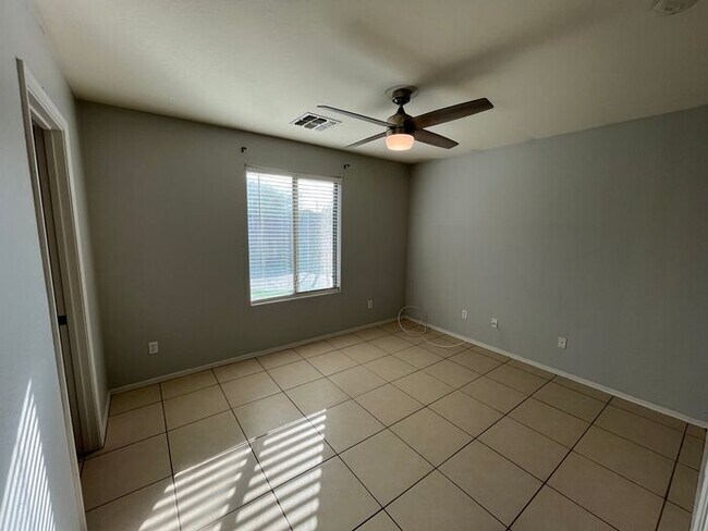 Building Photo - READY TO VIEW NOW! Gorgeous 3 Bed 2 Bath i...