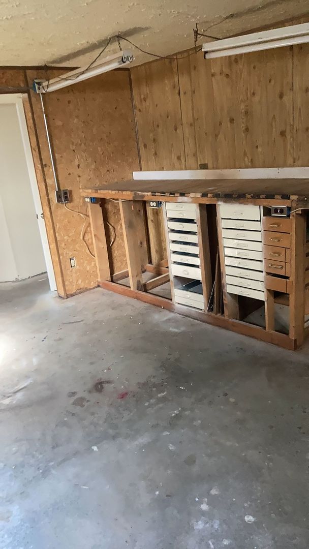 Building Photo - Huge Home In The West Bench Neighborhood!