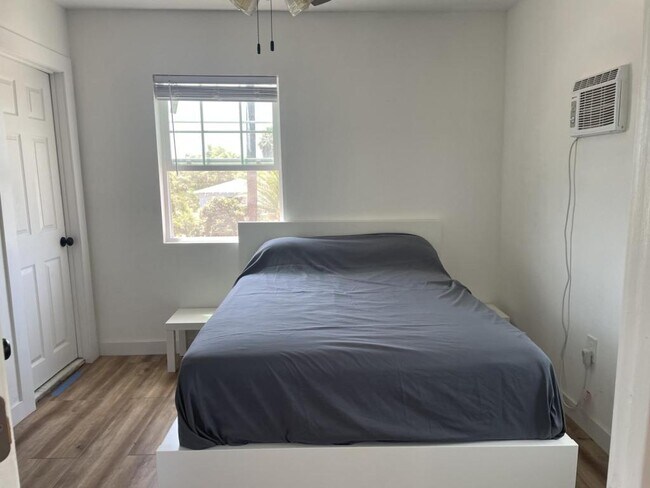 Building Photo - 4037 1/2 National Ave, Upstairs, San Diego, CA 92113