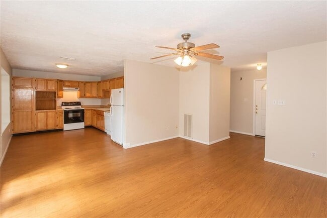 Building Photo - 6505 Clubway Ln