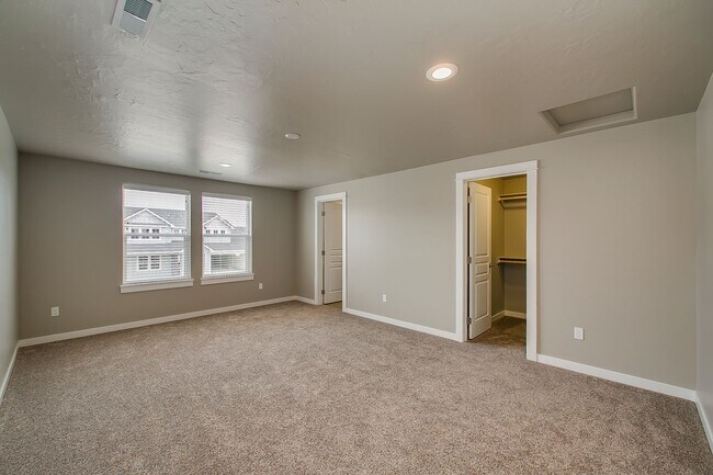 Building Photo - Close to Micron!  5 Bedroom 3 Full Baths -...