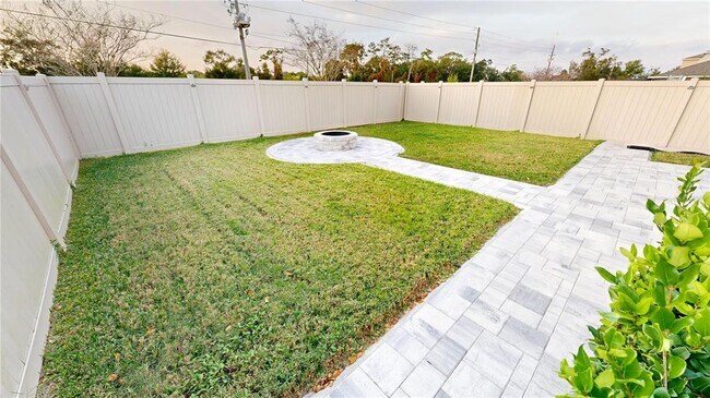 Building Photo - 17034 Yellow Pine St