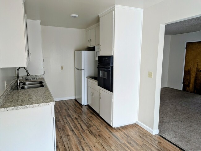 Building Photo - 1213 W McKinley Ave