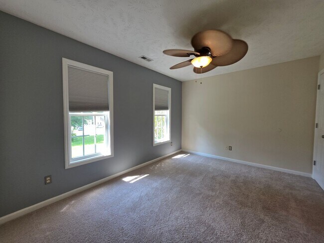 Building Photo - 184 E Ridge Ct