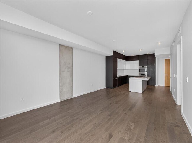 Building Photo - 313 W 17th St