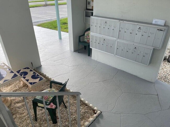 Building Photo - 117 Lake Terrace